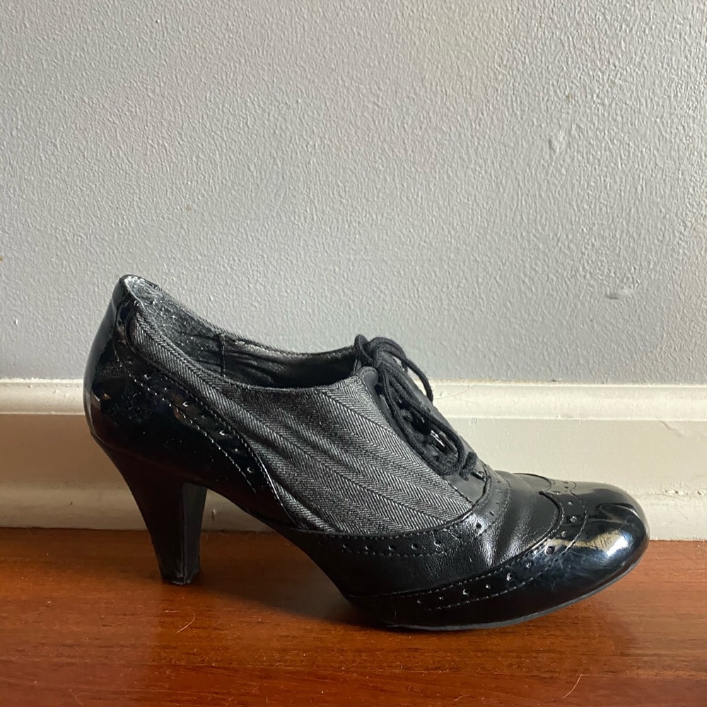 Wingtip Women’s Dress Heel - Black